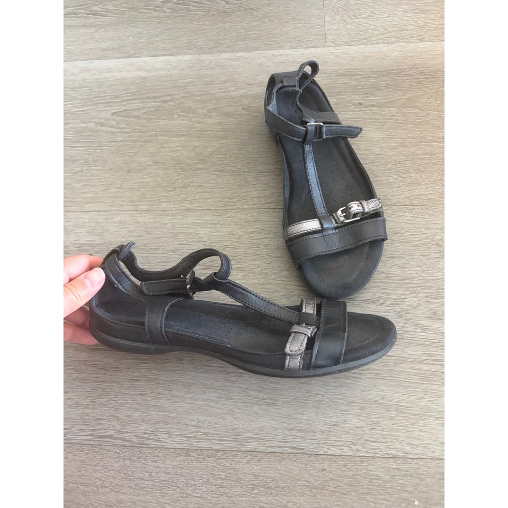 ECCO Damara Black Leather T-Strap Flat Sandals Metallic Silver Accents Size 38